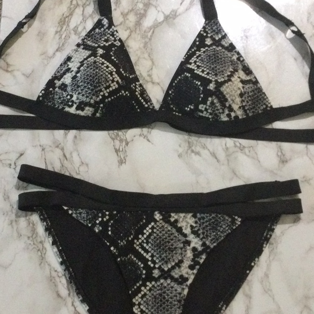 Missguided snake print bikini black gray white so 12